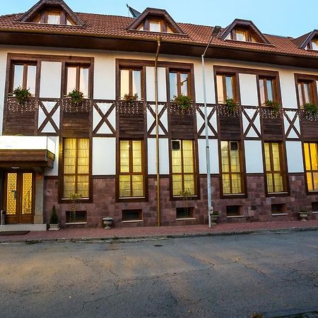 Family Hotel Тетевен Екстер'єр фото
