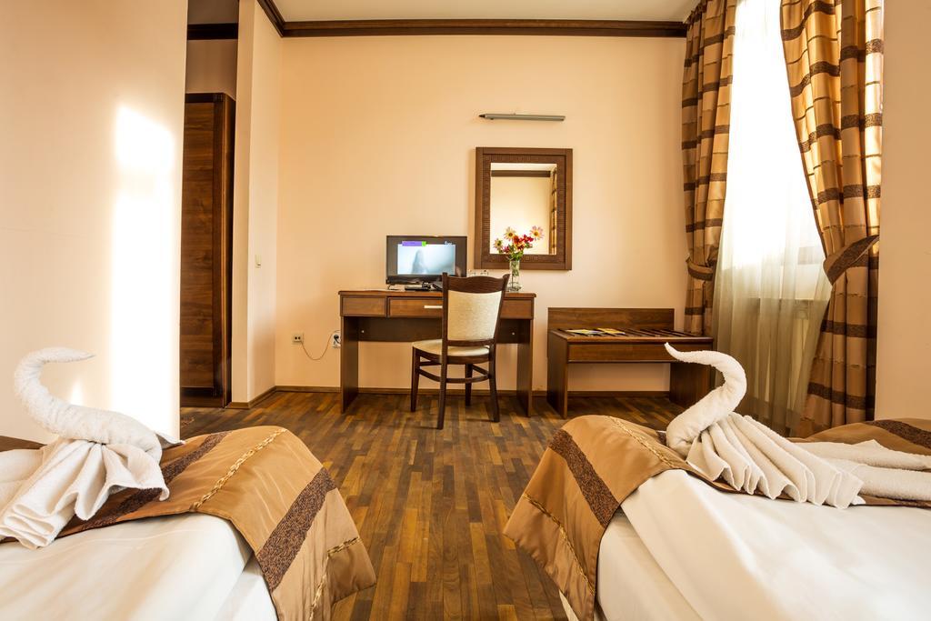Family Hotel Тетевен Екстер'єр фото