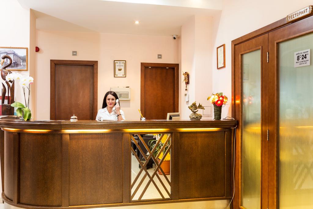 Family Hotel Тетевен Екстер'єр фото
