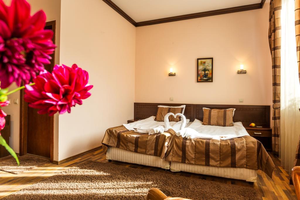 Family Hotel Тетевен Екстер'єр фото