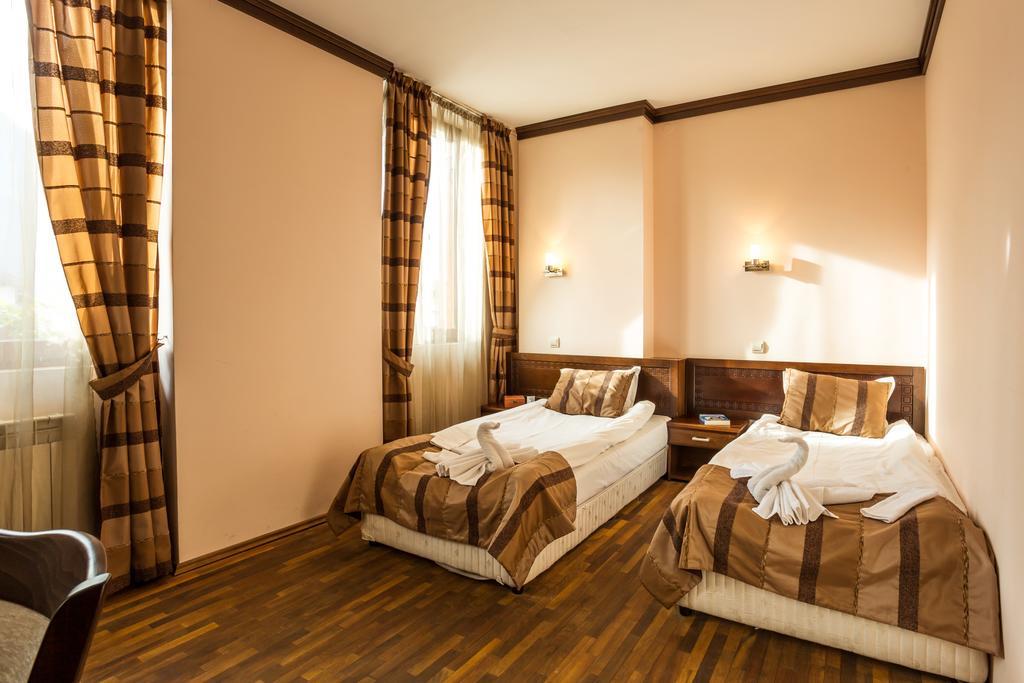 Family Hotel Тетевен Екстер'єр фото