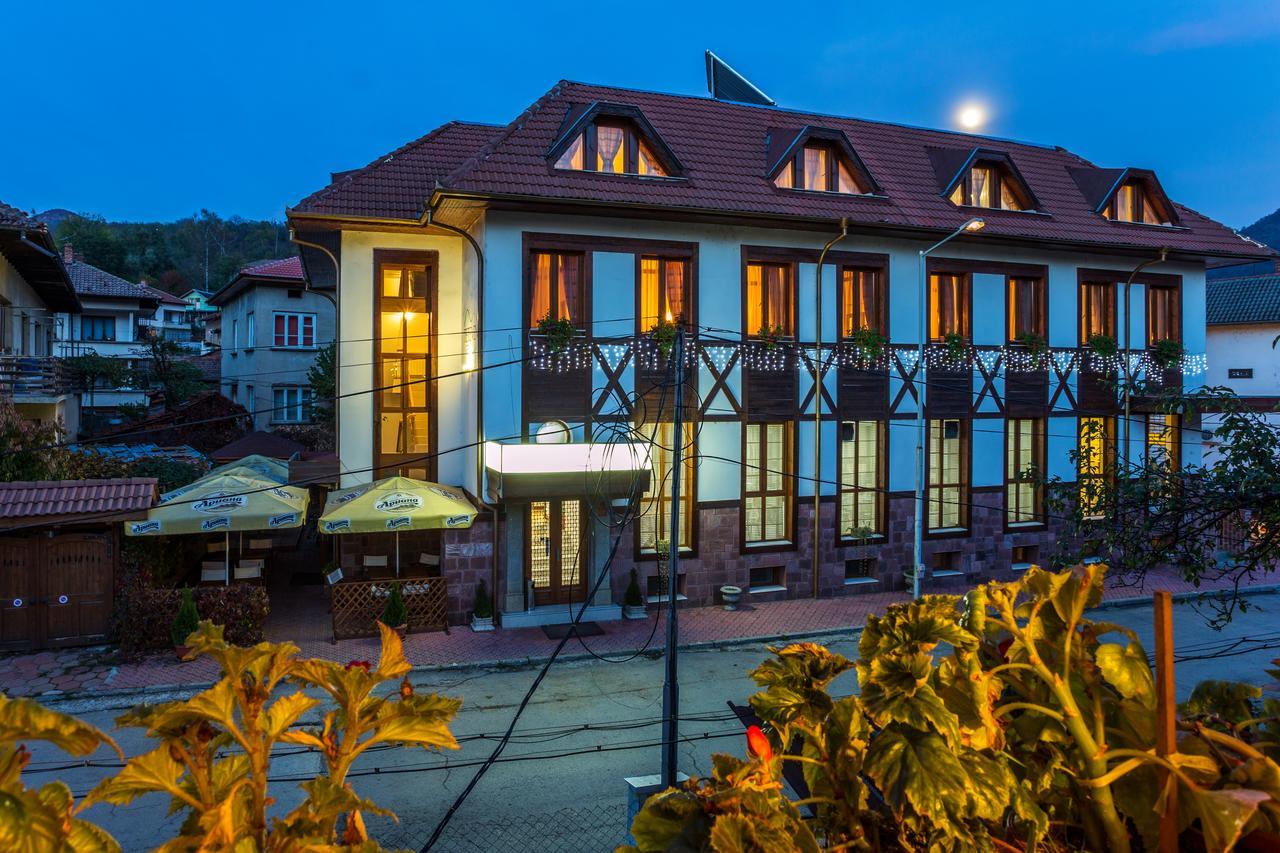 Family Hotel Тетевен Екстер'єр фото